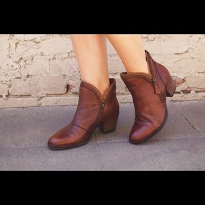 Earth Brand Brown Ankle Boots